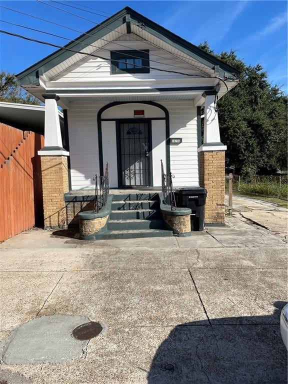 view of front of house featuring a porch