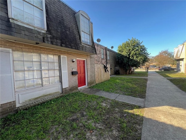 entrance to property featuring a yard