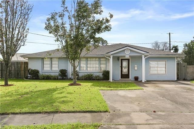 ranch-style home with a front yard