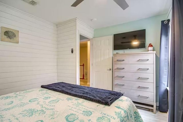 bedroom featuring light hardwood / wood-style floors and ceiling fan