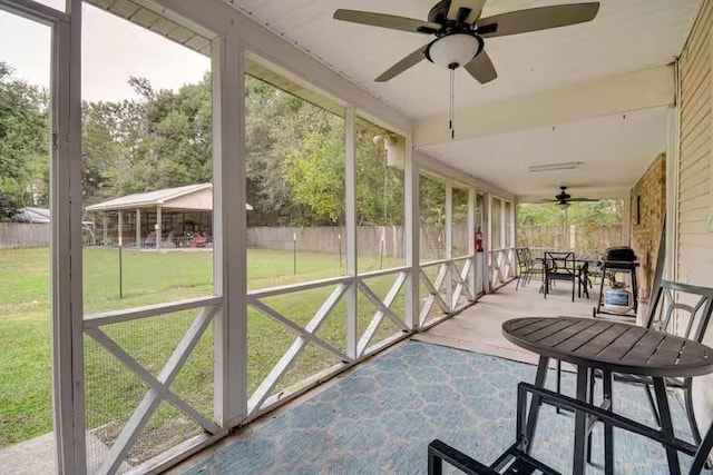 sunroom featuring ceiling fan