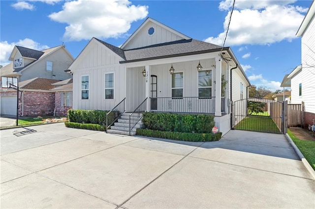 view of front of house featuring a porch