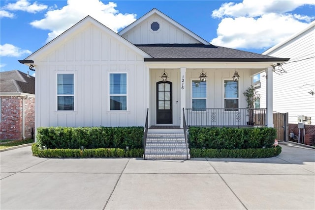 view of front of house with covered porch