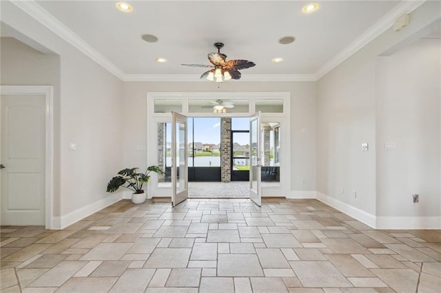 foyer entrance featuring recessed lighting, baseboards, a ceiling fan, and crown molding