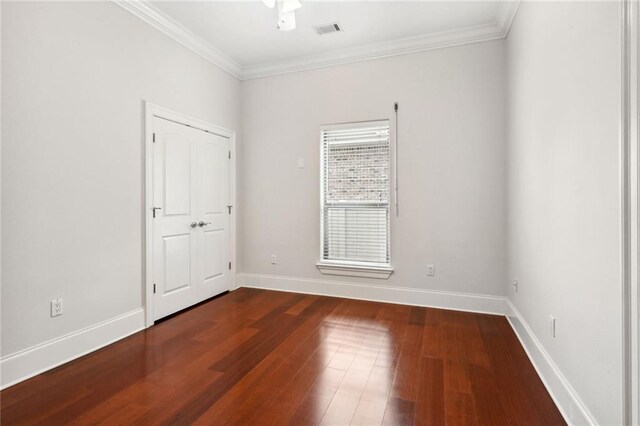 empty room with light hardwood / wood-style flooring and ceiling fan