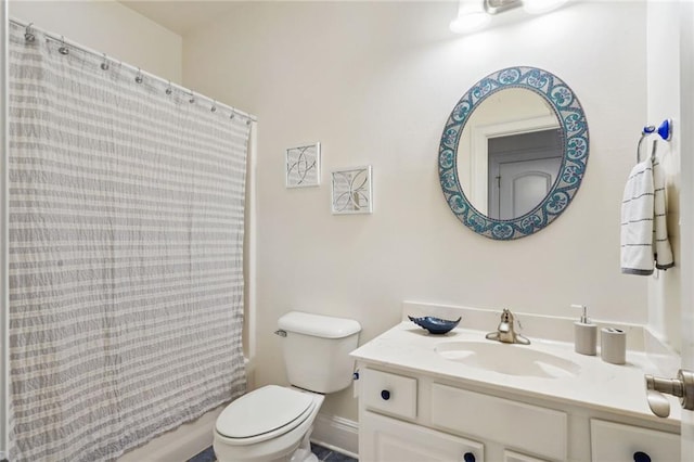 full bath with vanity, toilet, and a shower with shower curtain