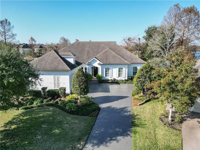 view of front of house with a front yard