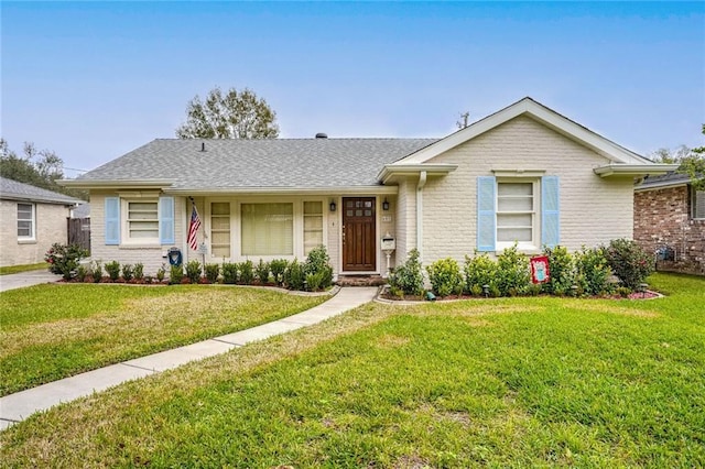 single story home featuring a front lawn