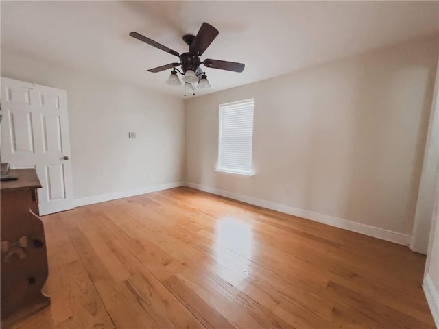 empty room with light wood-style flooring, baseboards, and ceiling fan