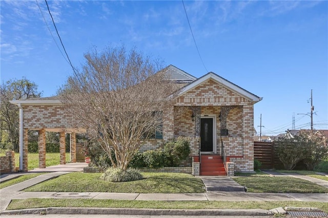 view of front of property with a front lawn