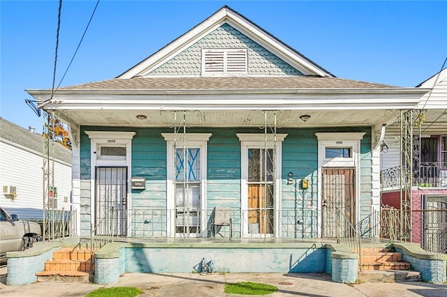 view of front of property featuring a porch