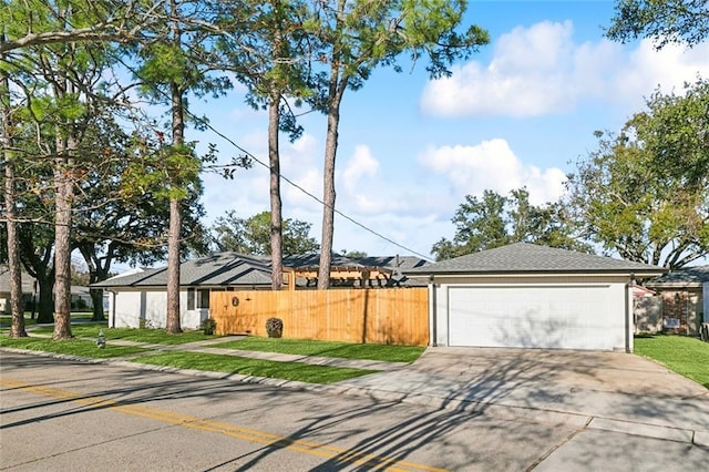 view of front of home featuring a front yard and a garage