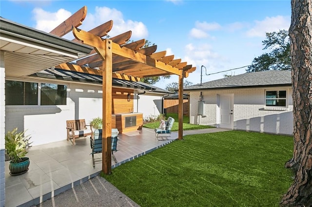 view of yard with a patio area and a pergola