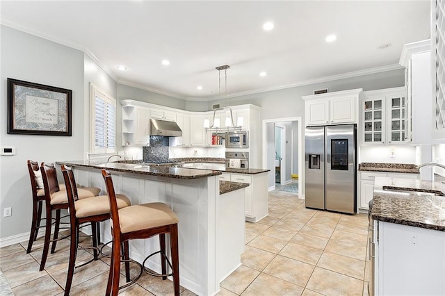 kitchen featuring white cabinetry, sink, hanging light fixtures, stainless steel appliances, and kitchen peninsula