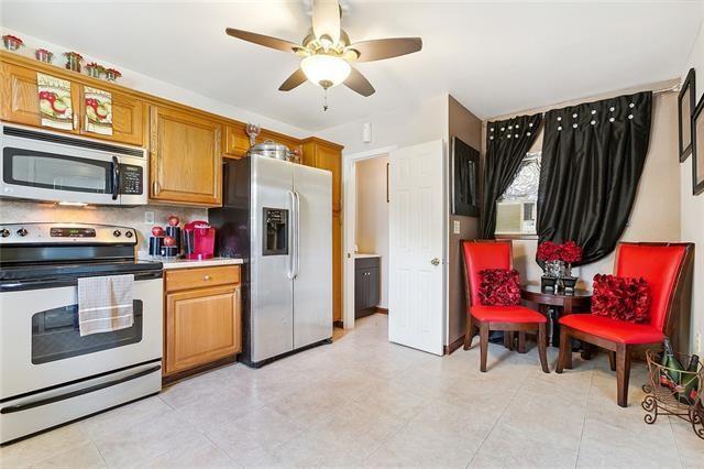 kitchen featuring tasteful backsplash, ceiling fan, and appliances with stainless steel finishes