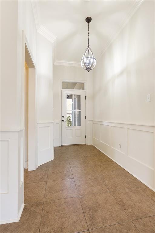 unfurnished room featuring dark tile patterned flooring, a notable chandelier, and crown molding