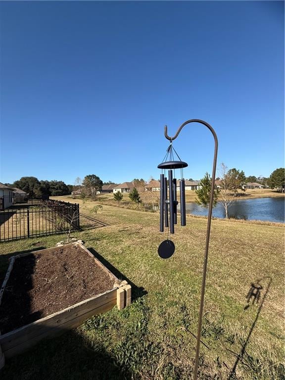 view of yard featuring a water view