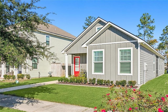 view of front of house with a front yard