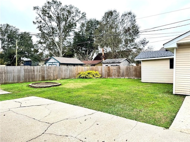 view of yard with a patio area