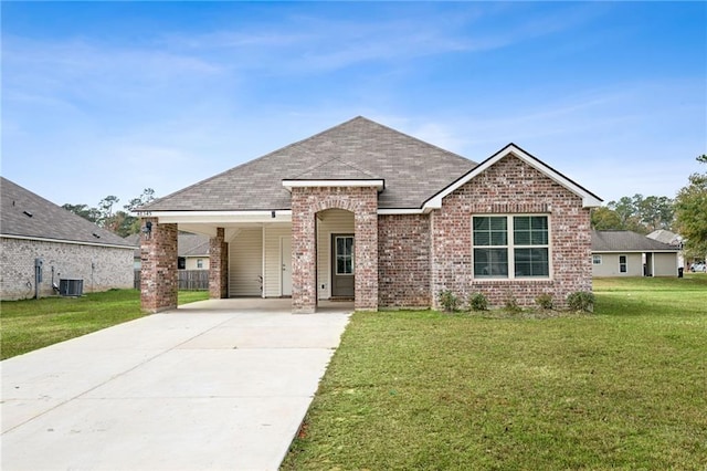 view of front of house with central AC, a front yard, and a carport