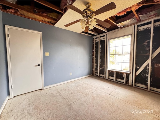 empty room featuring ceiling fan