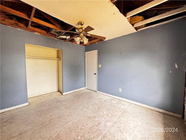 unfurnished bedroom featuring a closet and ceiling fan