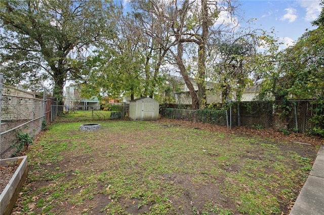 view of yard with a storage shed