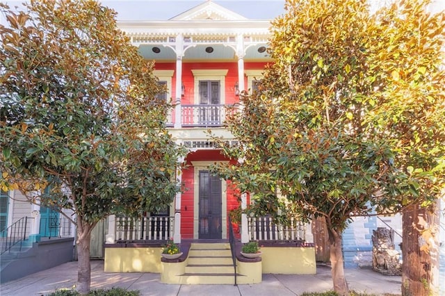 view of front of home with covered porch