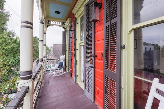 balcony featuring covered porch