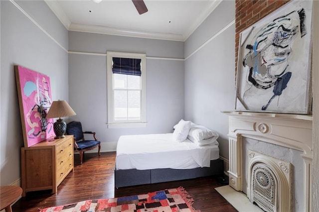 bedroom featuring ceiling fan, dark hardwood / wood-style floors, and crown molding