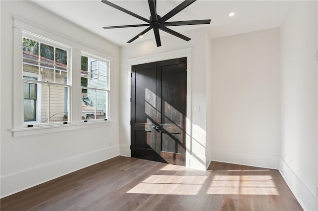 foyer entrance featuring hardwood / wood-style flooring and ceiling fan