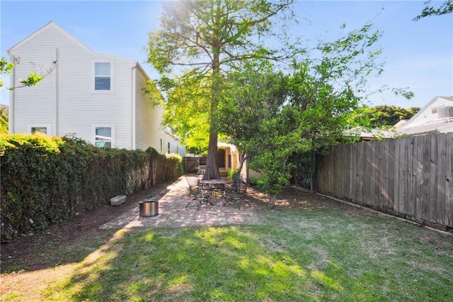 view of yard featuring a patio