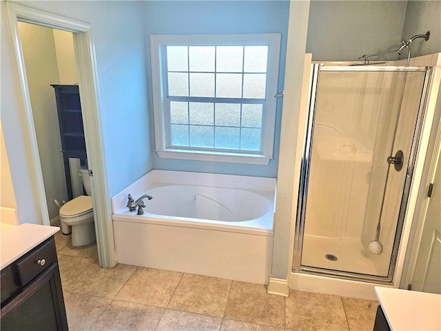 full bathroom featuring a wealth of natural light, toilet, vanity, and shower with separate bathtub