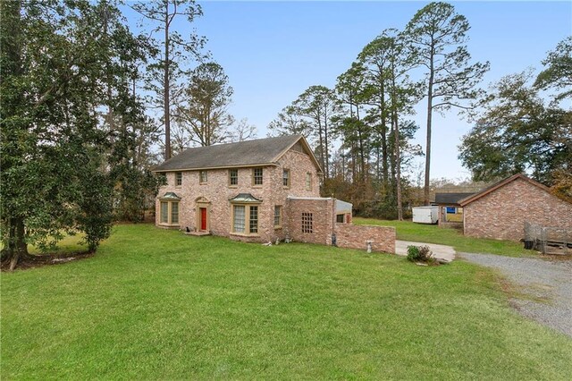 exterior space featuring a front yard