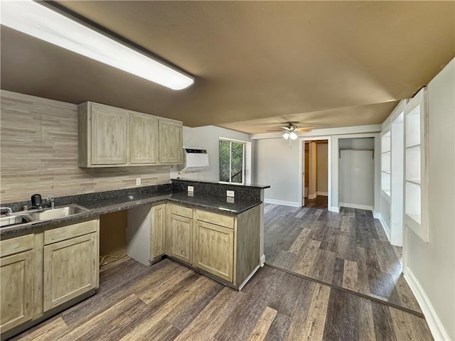 kitchen featuring light brown cabinets, sink, dark hardwood / wood-style floors, ceiling fan, and kitchen peninsula