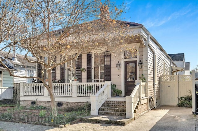 view of front of property featuring a porch