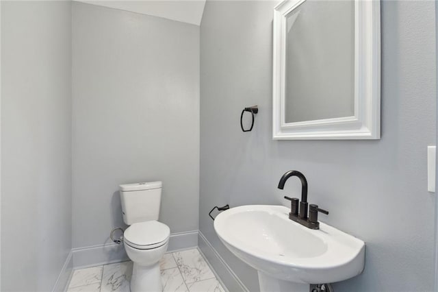 bathroom featuring toilet and sink