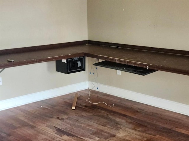 details featuring hardwood / wood-style floors