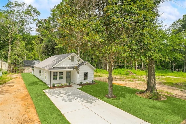 view of front of property with a front lawn