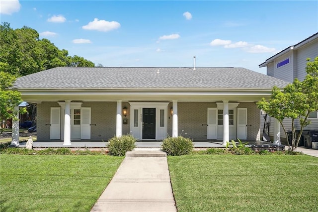 view of front of house featuring covered porch and a front yard