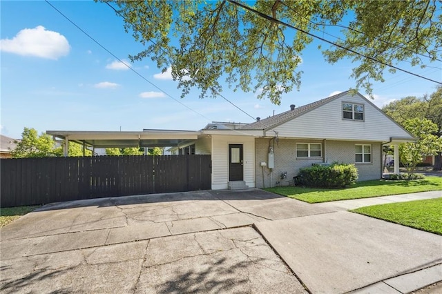 view of front of property featuring a carport and a front lawn