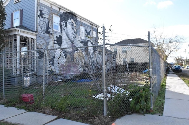 Listing photo 2 for 1142 Touro St, New Orleans LA 70116