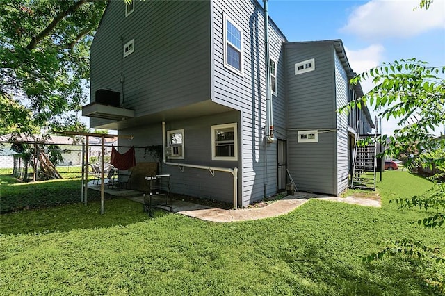 back of house featuring a lawn