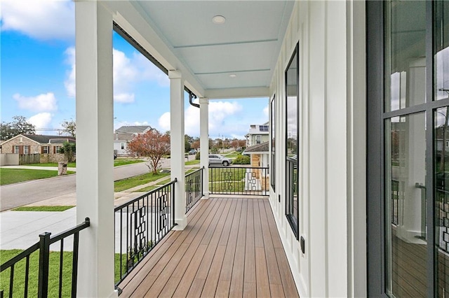 balcony featuring covered porch