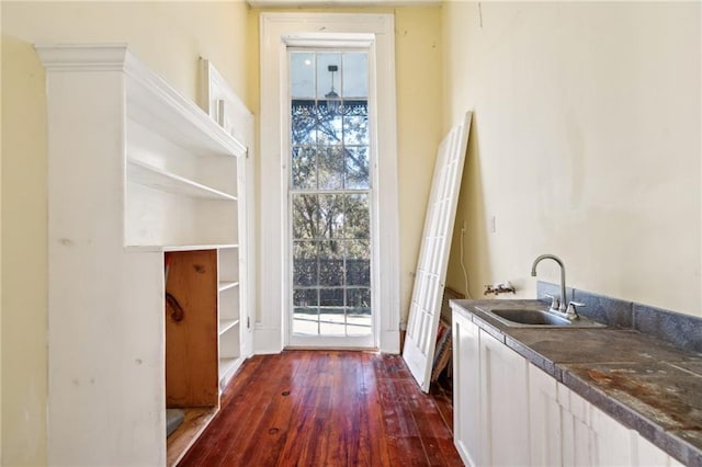1432 Magazine St, New Orleans, LA 70130 - interior space with dark hardwood / wood-style floors and sink