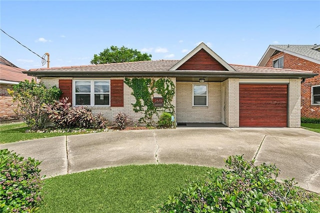 view of front facade featuring a garage