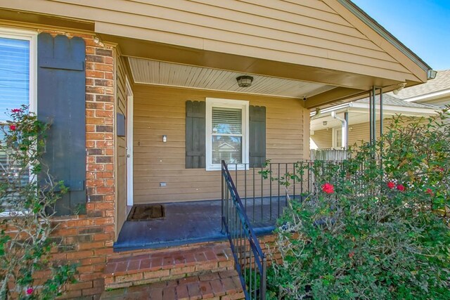 doorway to property featuring a porch