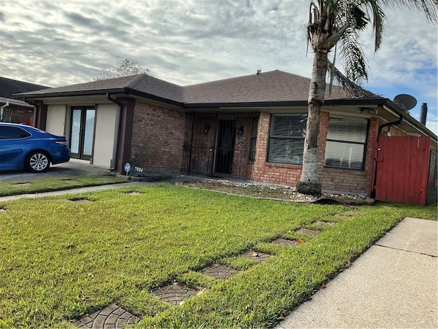 view of front of home with a front lawn