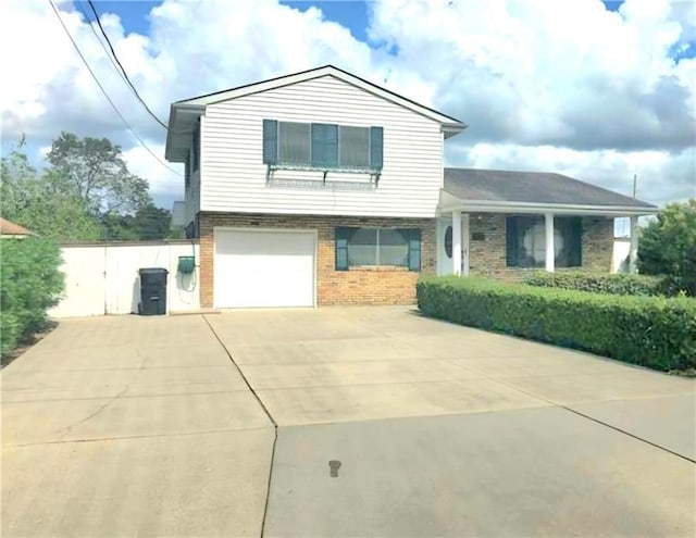 view of front facade featuring a garage