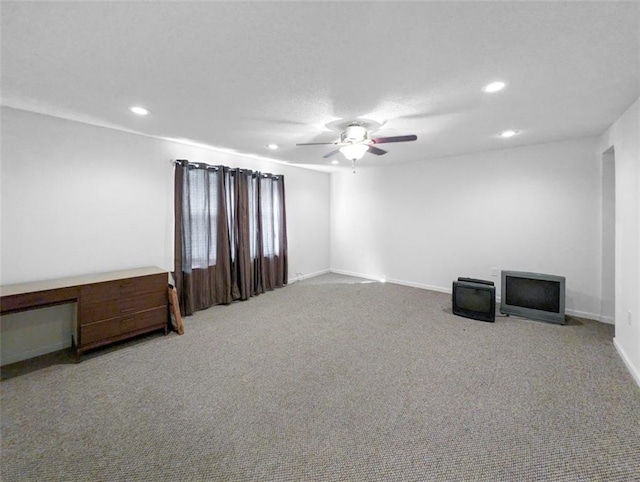 unfurnished room with light carpet and ceiling fan